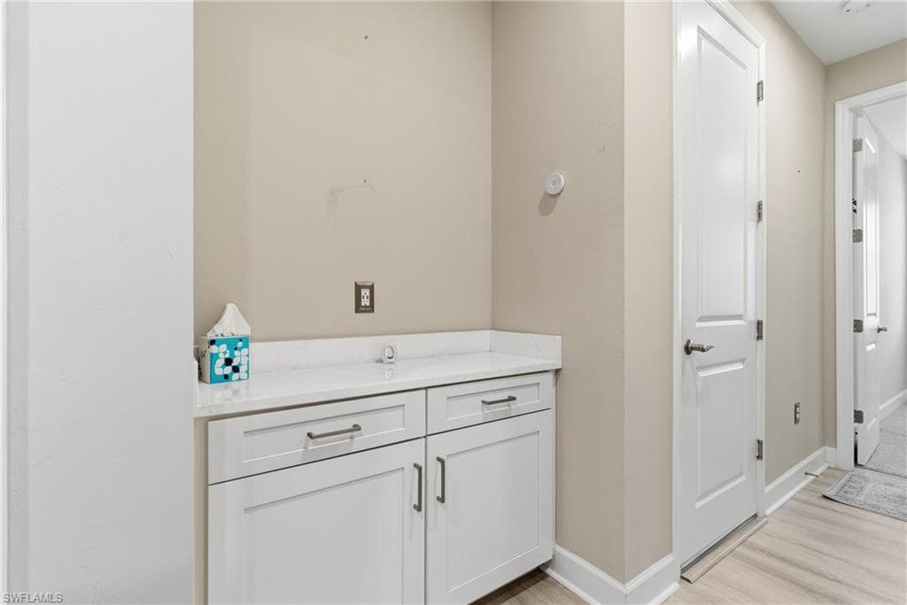 2055 Grove Dr, Naples, FL 34120-29