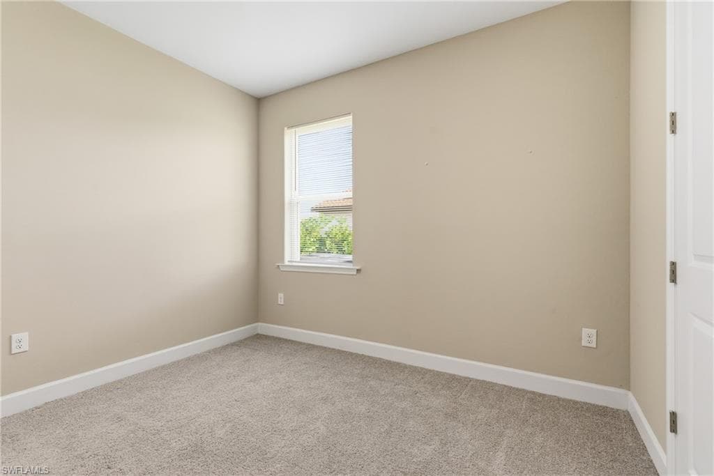 2055 Grove Dr, Naples, FL 34120-32