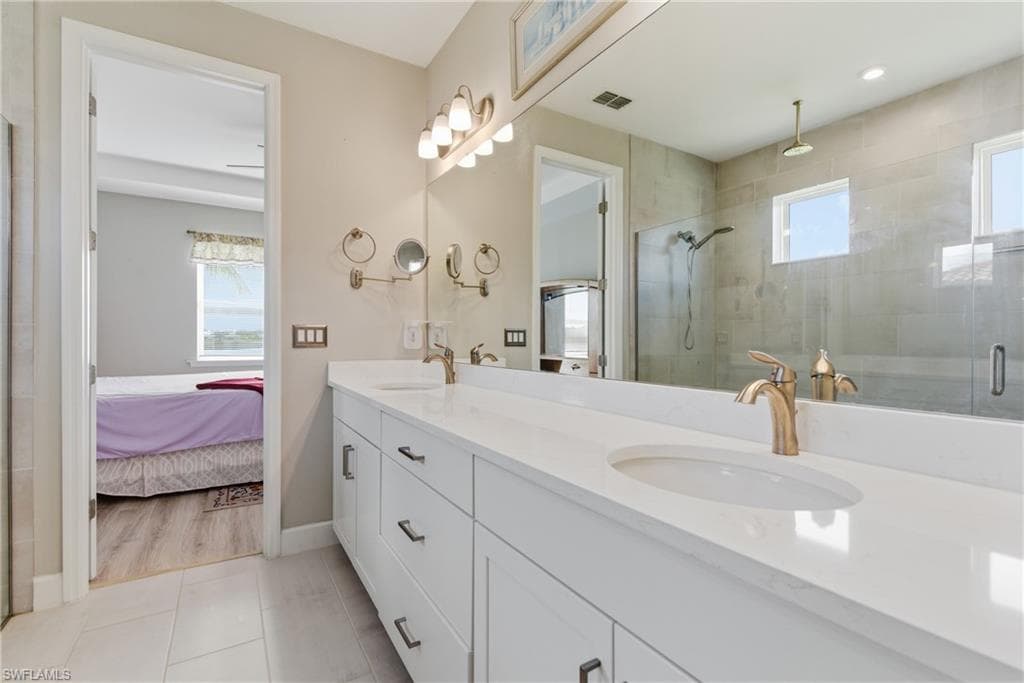 2055 Grove Dr, Naples, FL 34120-37