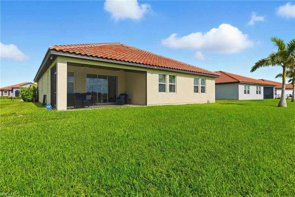 2055 Grove Dr, Naples, FL 34120-47