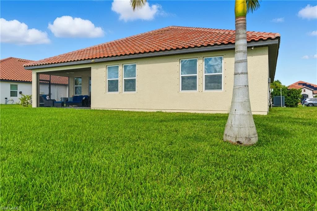 2055 Grove Dr, Naples, FL 34120-49