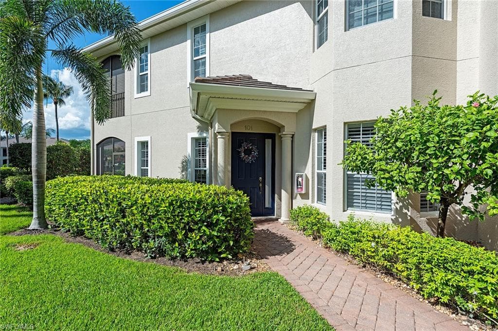 5005 Maxwell Cir 7-101, Naples, FL 34105-1