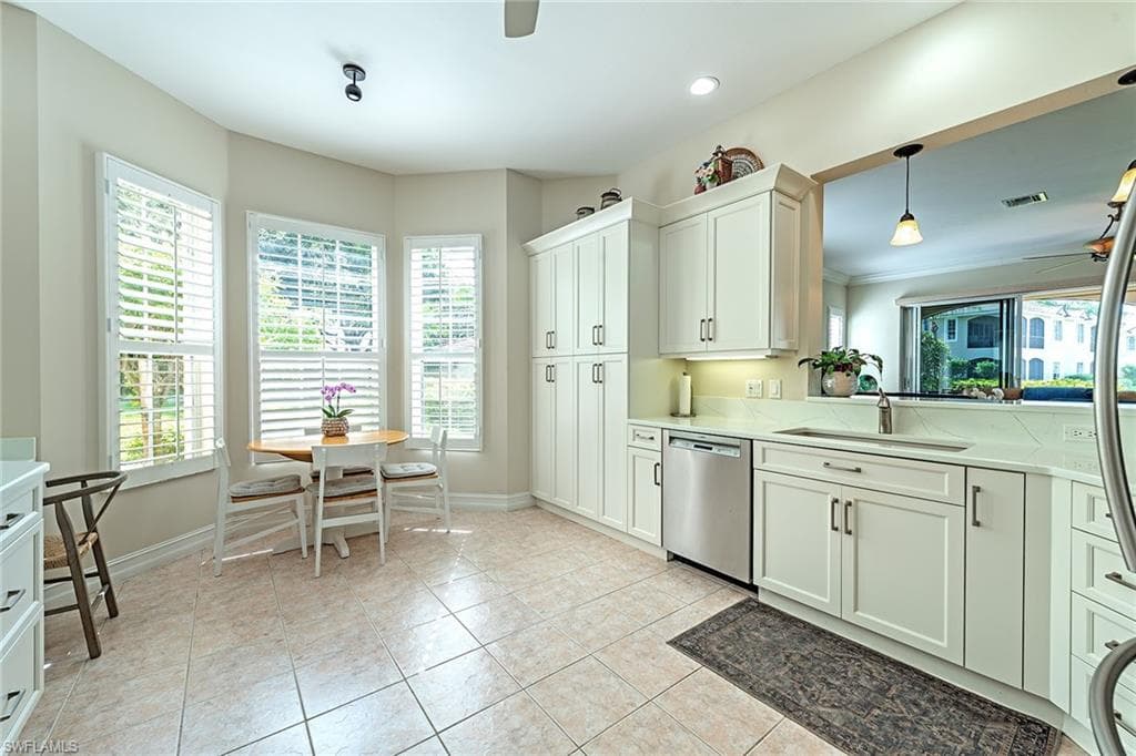 5005 Maxwell Cir 7-101, Naples, FL 34105-5