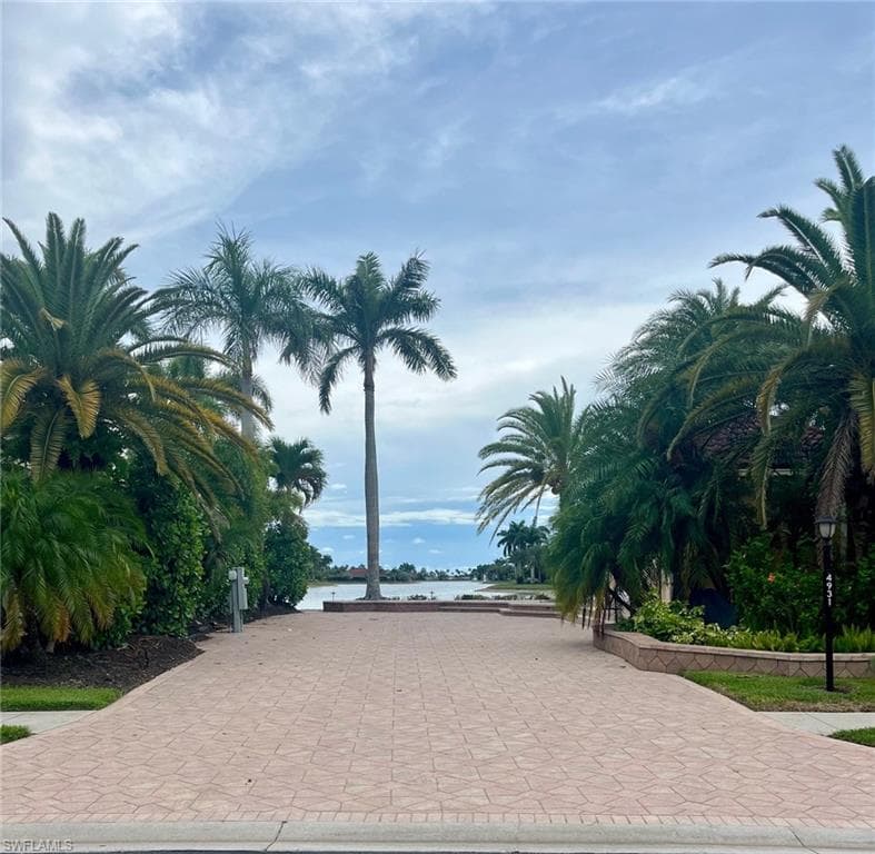 4931 Coach Ln, Naples, FL 34114-1