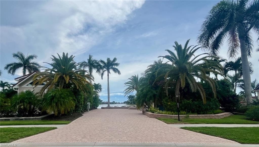 4931 Coach Ln, Naples, FL 34114-2