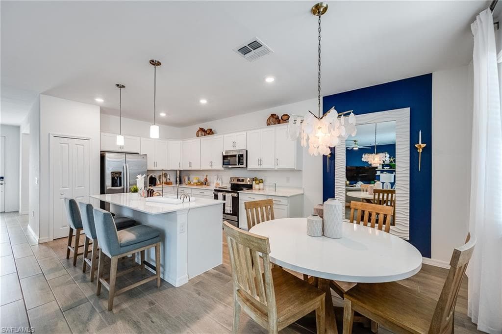 2318 Avocado Ln, Naples, FL 34120-9