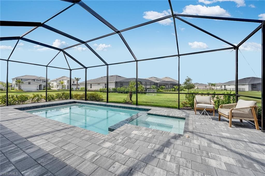 2318 Avocado Ln, Naples, FL 34120-16