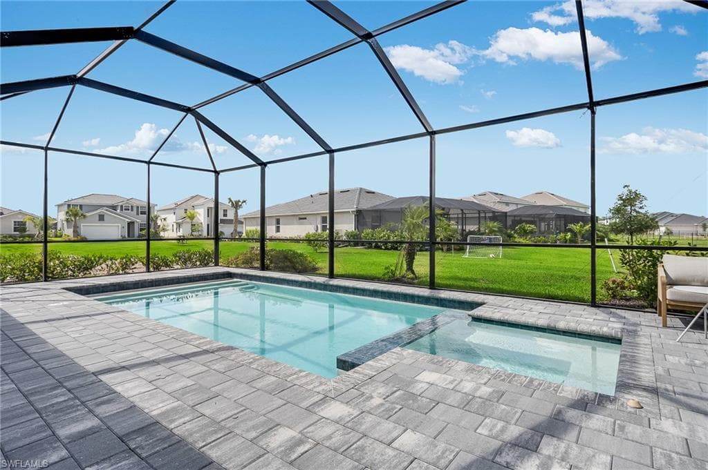 2318 Avocado Ln, Naples, FL 34120-19