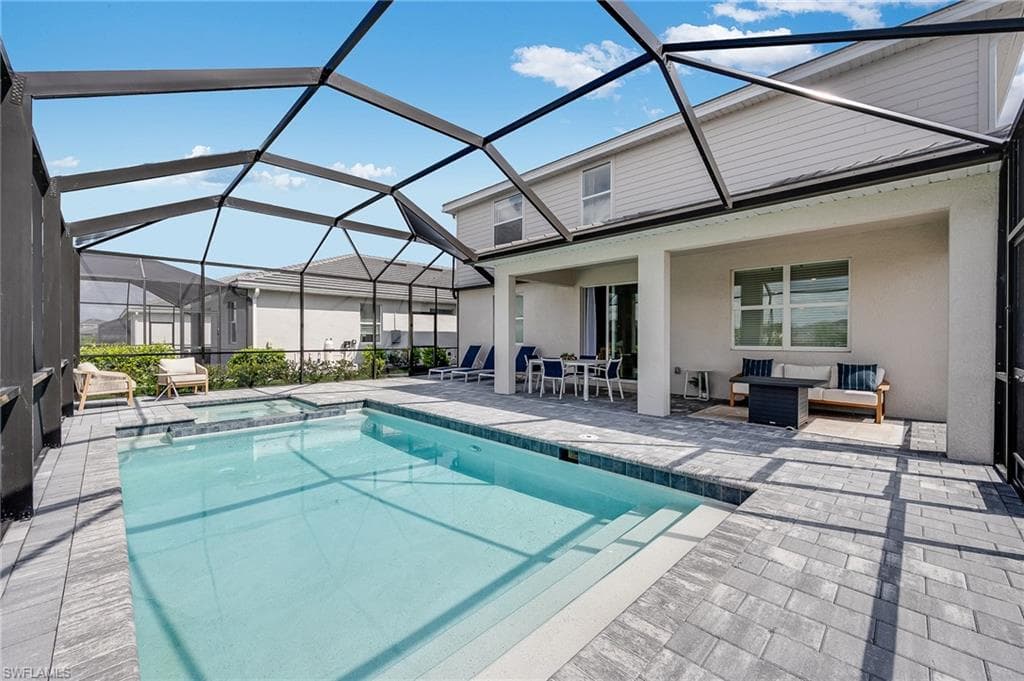 2318 Avocado Ln, Naples, FL 34120-20