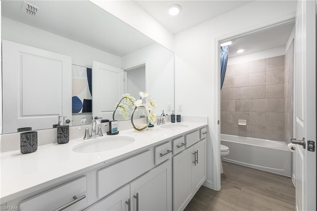 2318 Avocado Ln, Naples, FL 34120-25