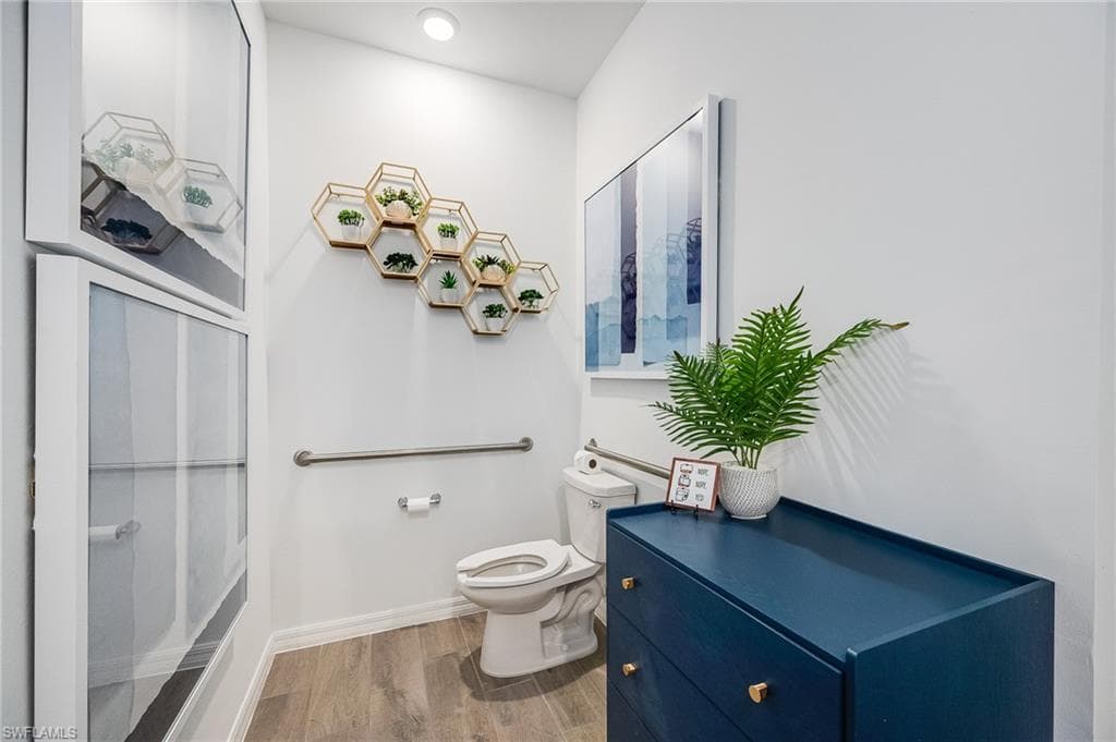 2318 Avocado Ln, Naples, FL 34120-32