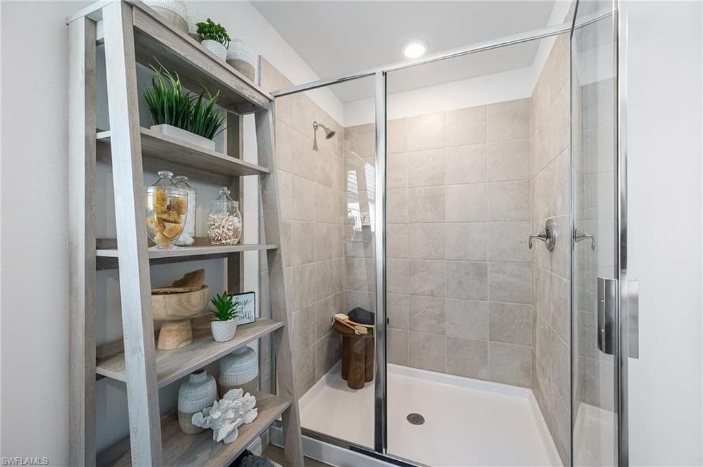 2318 Avocado Ln, Naples, FL 34120-35