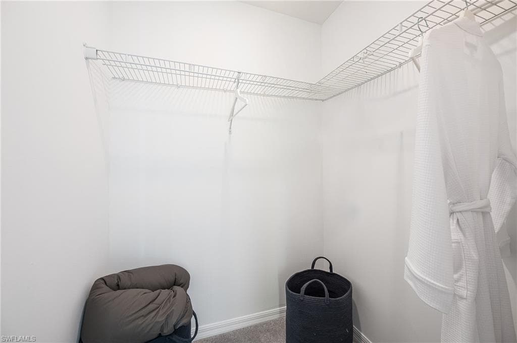 2318 Avocado Ln, Naples, FL 34120-36