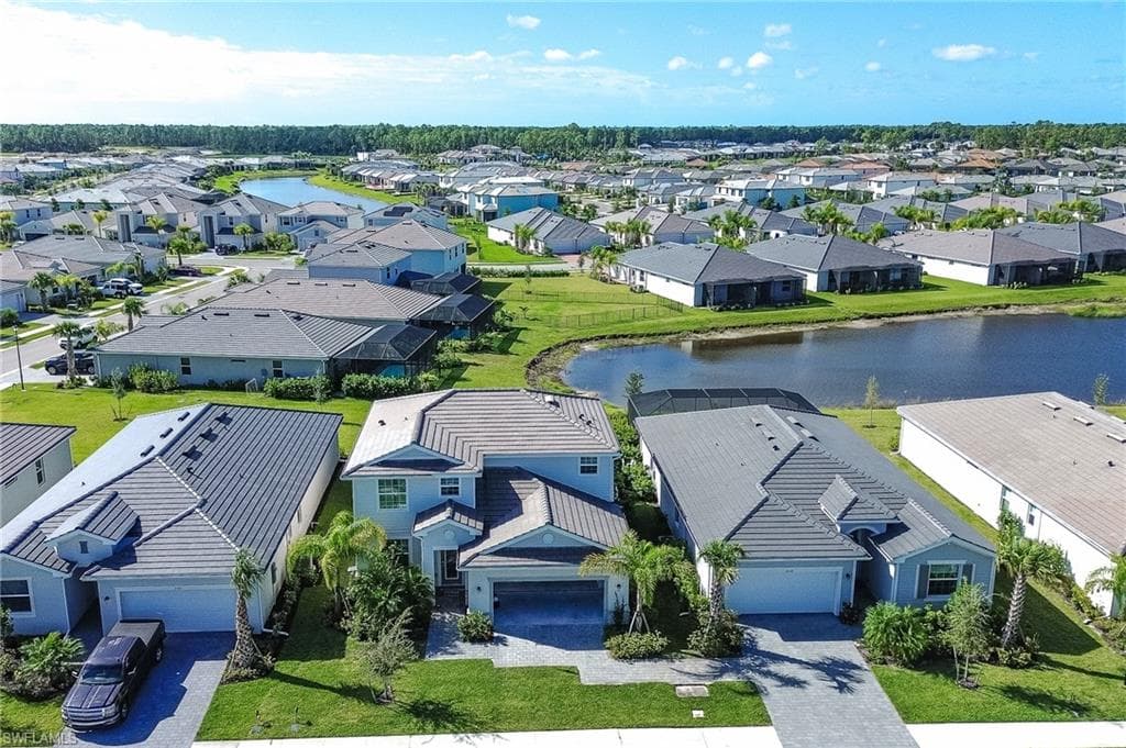 2318 Avocado Ln, Naples, FL 34120-2