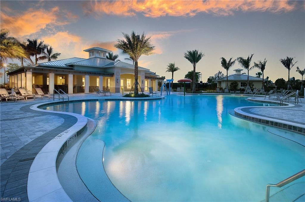 2318 Avocado Ln, Naples, FL 34120-45