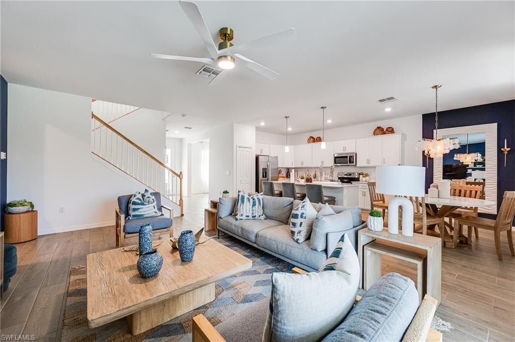 2318 Avocado Ln, Naples, FL 34120-4