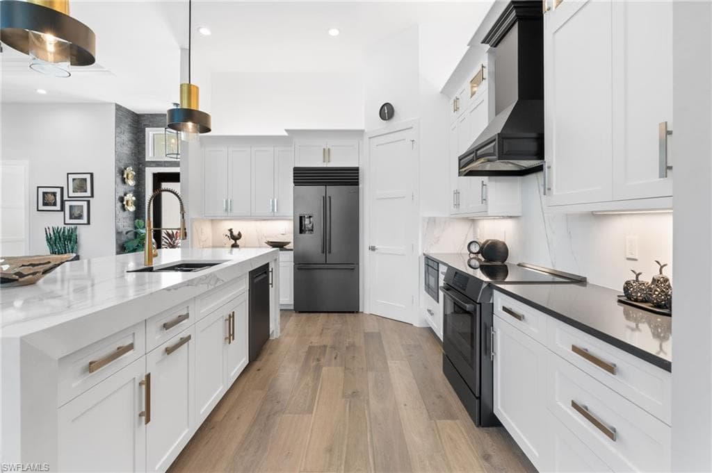 5 Covewood Ct, Marco Island, FL 34145-6