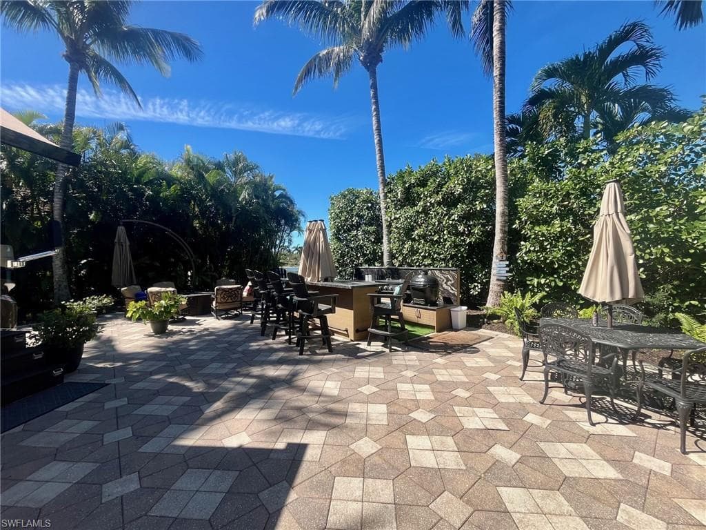 4843 Carriage Ct, Naples, FL 34114-2