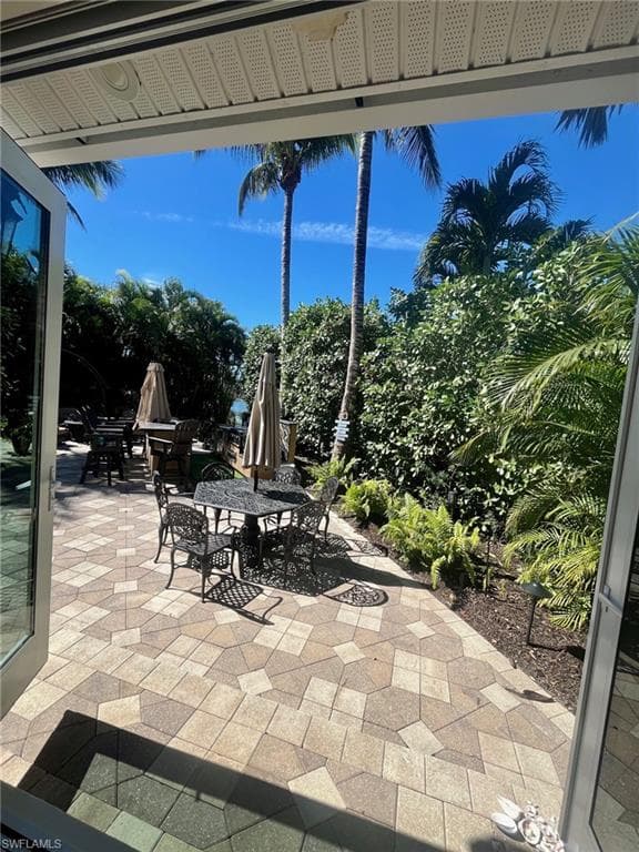 4843 Carriage Ct, Naples, FL 34114-3