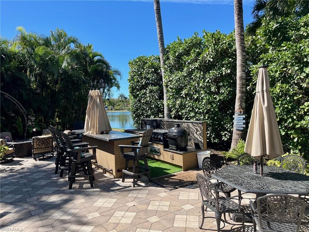 4843 Carriage Ct, Naples, FL 34114-4