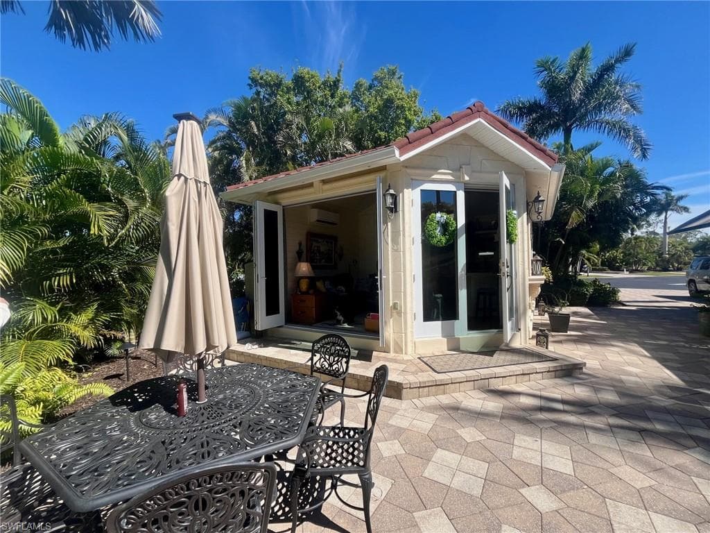 4843 Carriage Ct, Naples, FL 34114-5