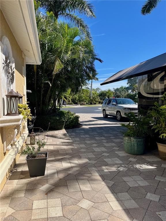 4843 Carriage Ct, Naples, FL 34114-7