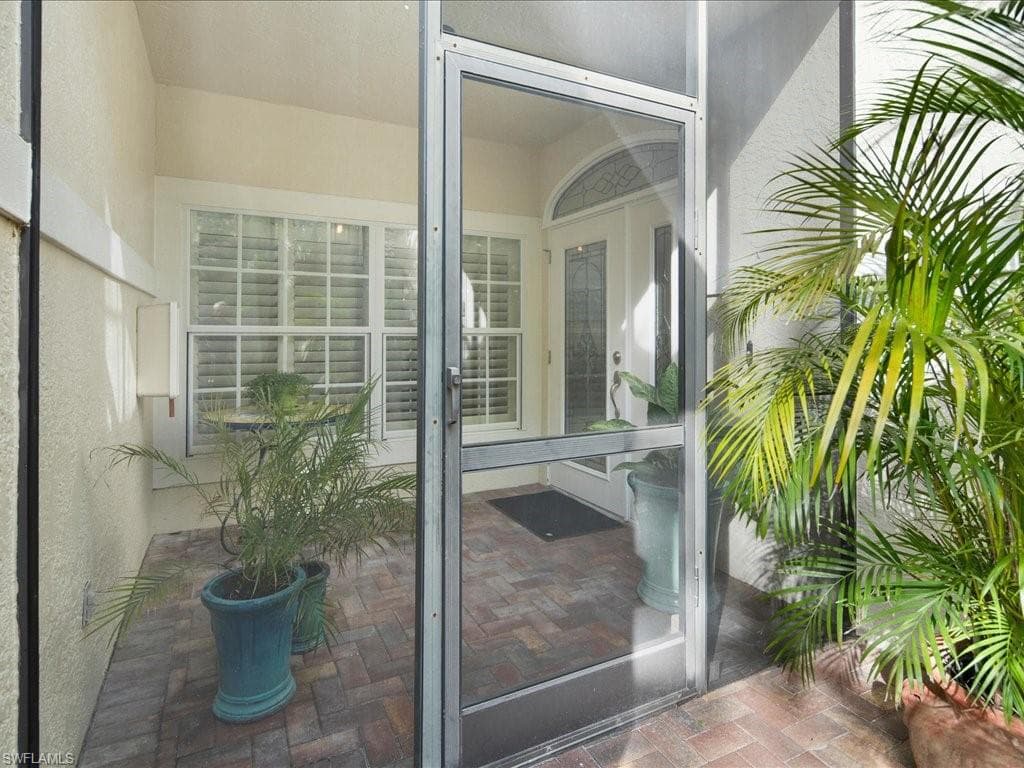 156 Amblewood Ln 7-704, Naples, FL 34105-23