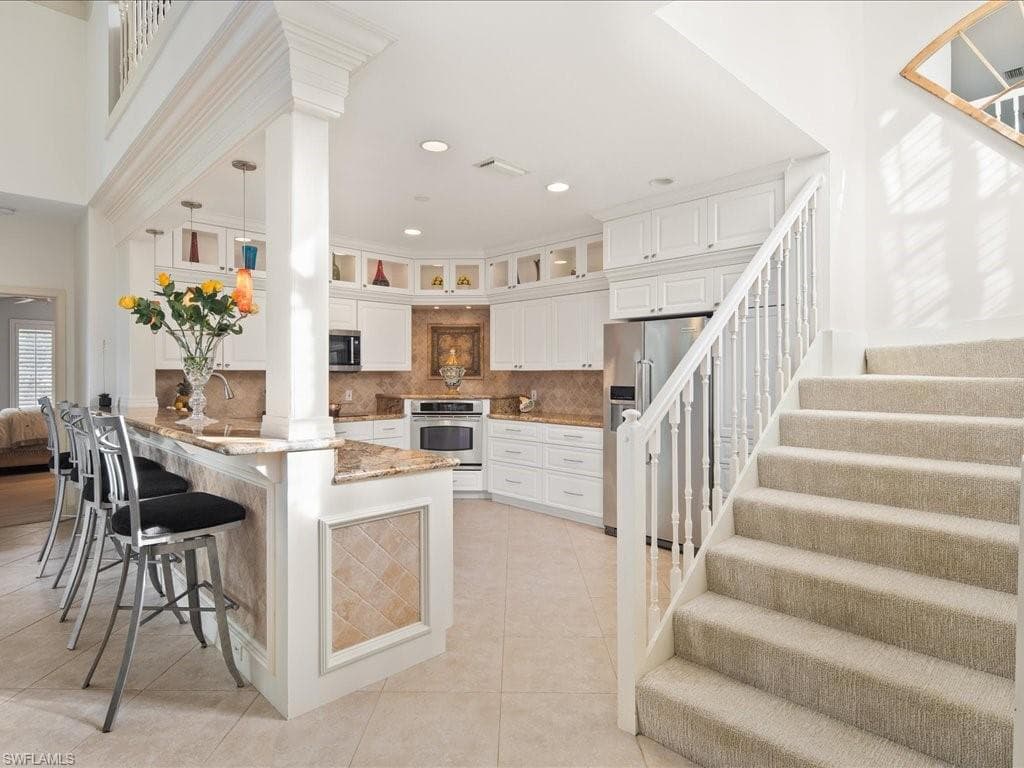 156 Amblewood Ln 7-704, Naples, FL 34105-4