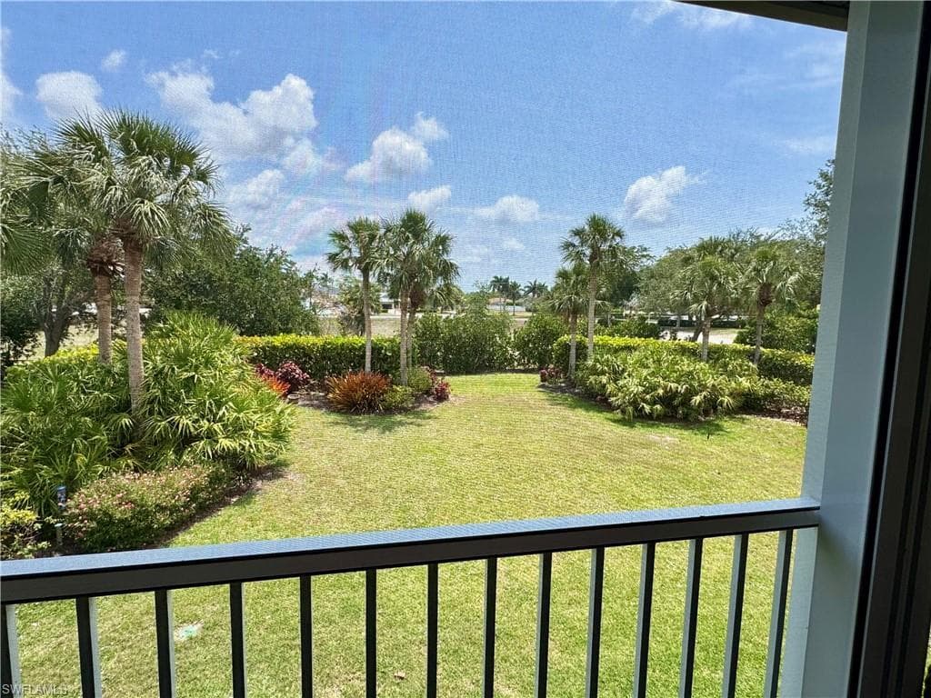 160 Waterside Cir 202, Marco Island, FL 34145-21