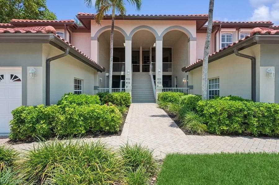160 Waterside Cir 202, Marco Island, FL 34145-22