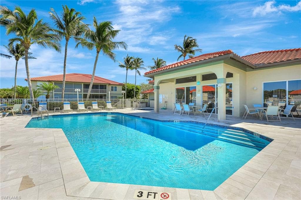 160 Waterside Cir 202, Marco Island, FL 34145-31