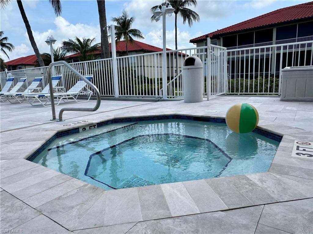 160 Waterside Cir 202, Marco Island, FL 34145-33