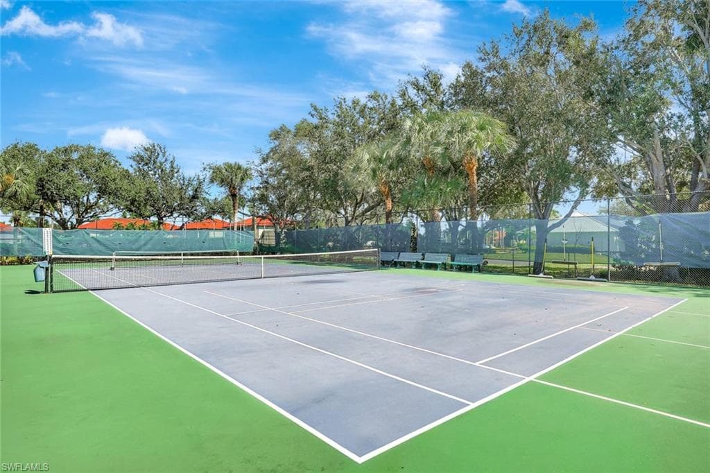 160 Waterside Cir 202, Marco Island, FL 34145-34