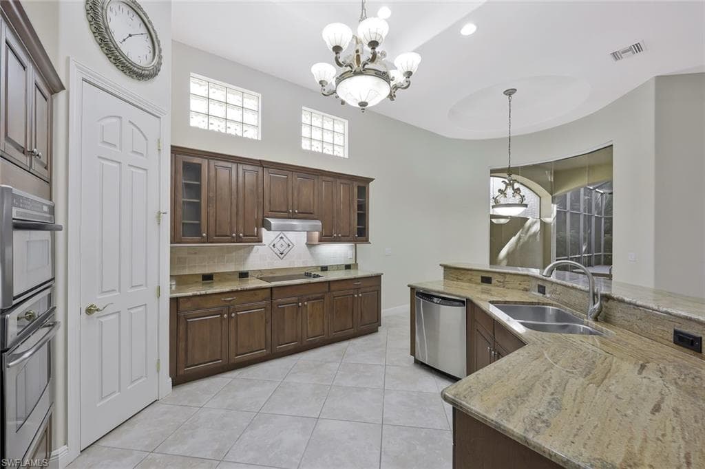 5616 Hammock Isles Dr, Naples, FL 34119-9