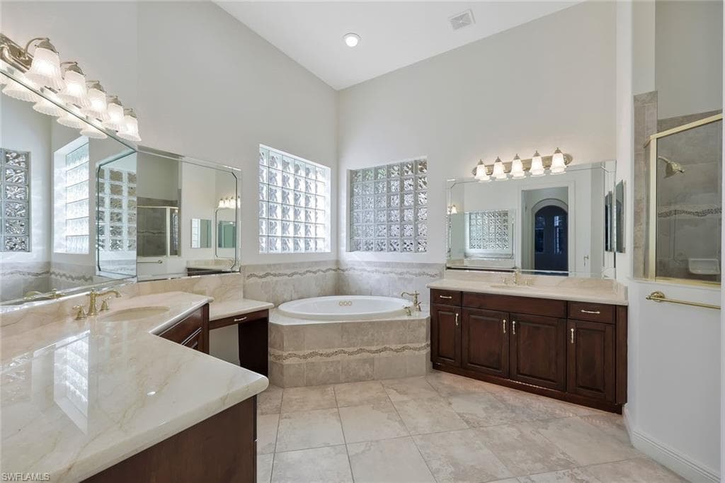 5616 Hammock Isles Dr, Naples, FL 34119-15