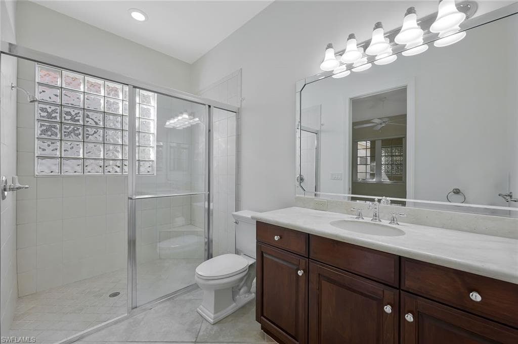 5616 Hammock Isles Dr, Naples, FL 34119-17