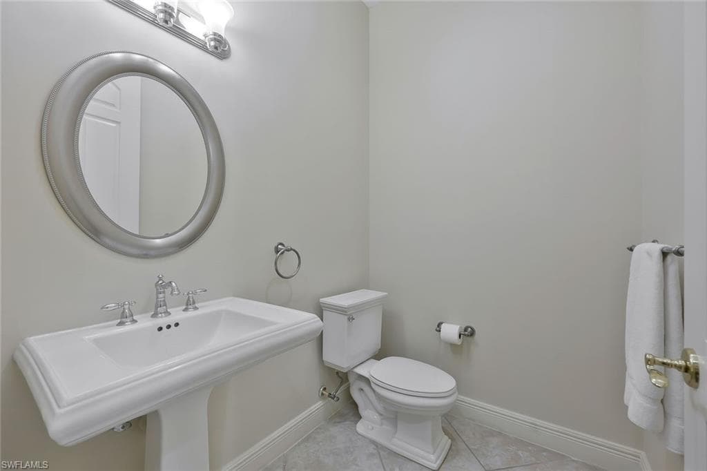 5616 Hammock Isles Dr, Naples, FL 34119-18