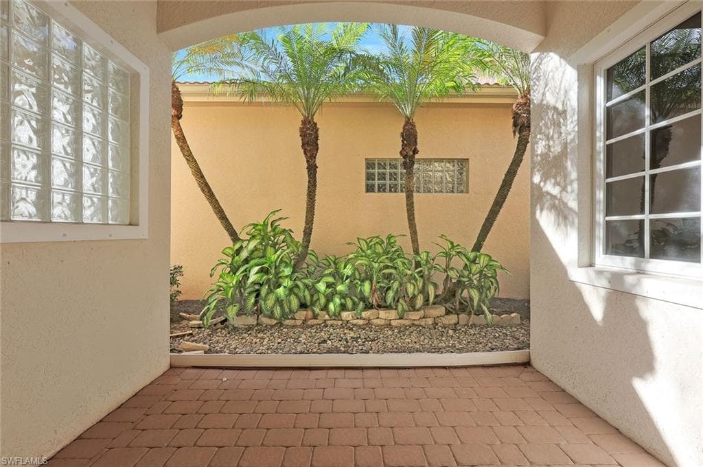 5616 Hammock Isles Dr, Naples, FL 34119-23