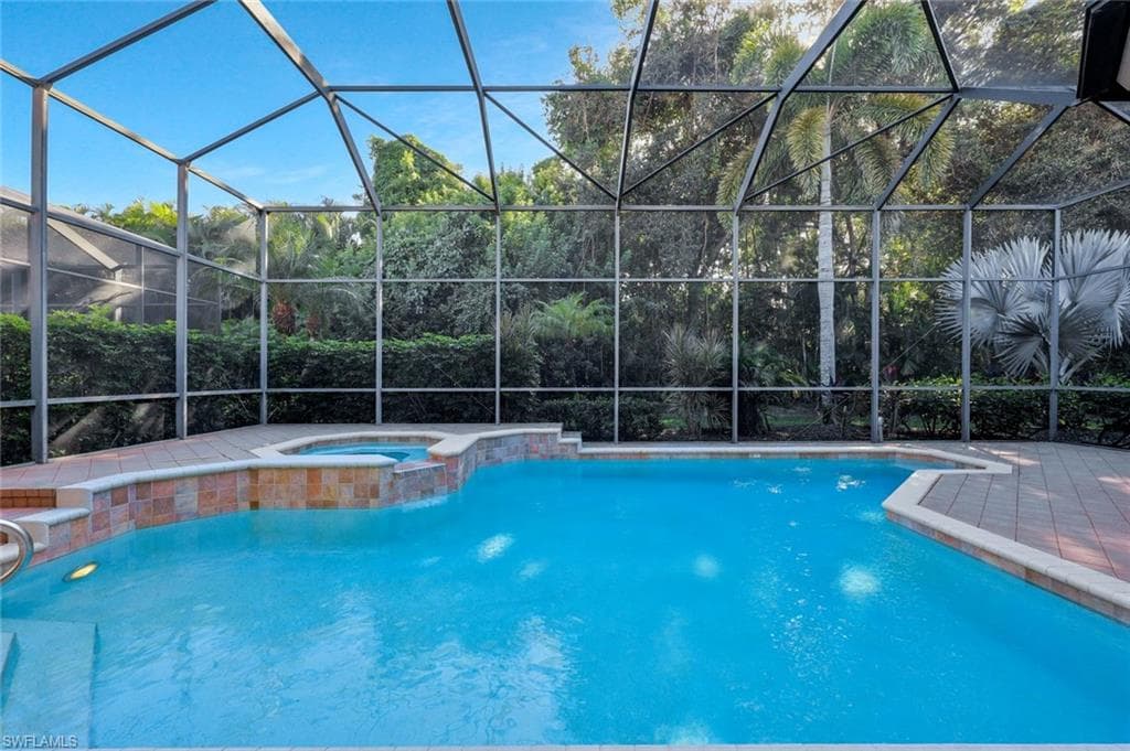 5616 Hammock Isles Dr, Naples, FL 34119-2
