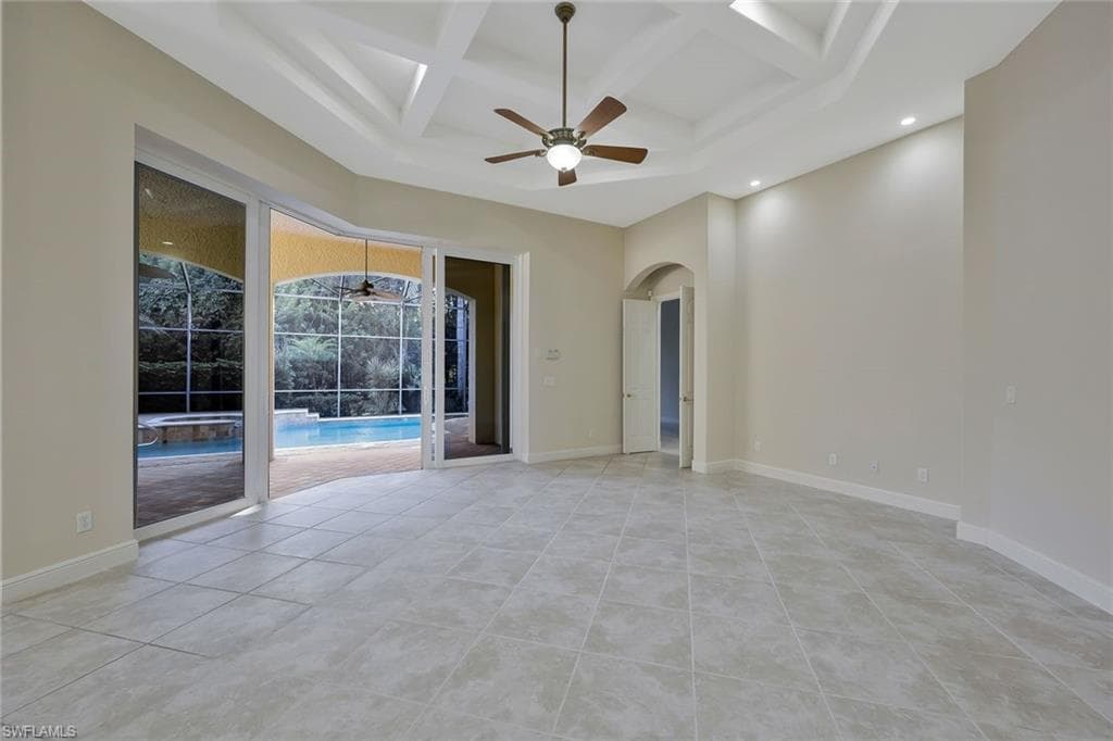 5616 Hammock Isles Dr, Naples, FL 34119-5