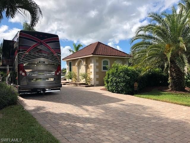 4713 Southern Breeze Dr, Naples, FL 34114-2