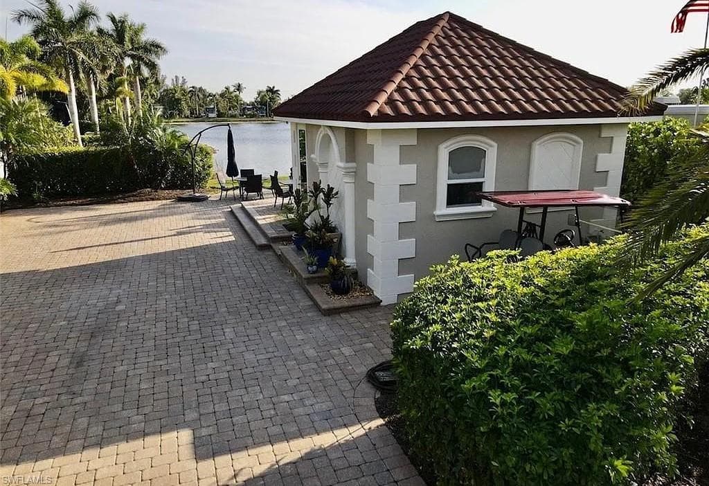 4713 Southern Breeze Dr, Naples, FL 34114-3