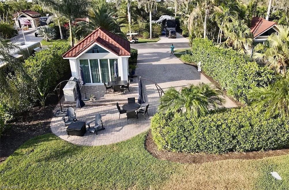 4713 Southern Breeze Dr, Naples, FL 34114-4