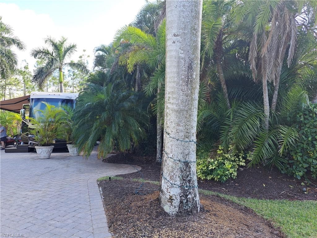 4928 Coach Ln, Naples, FL 34114-8