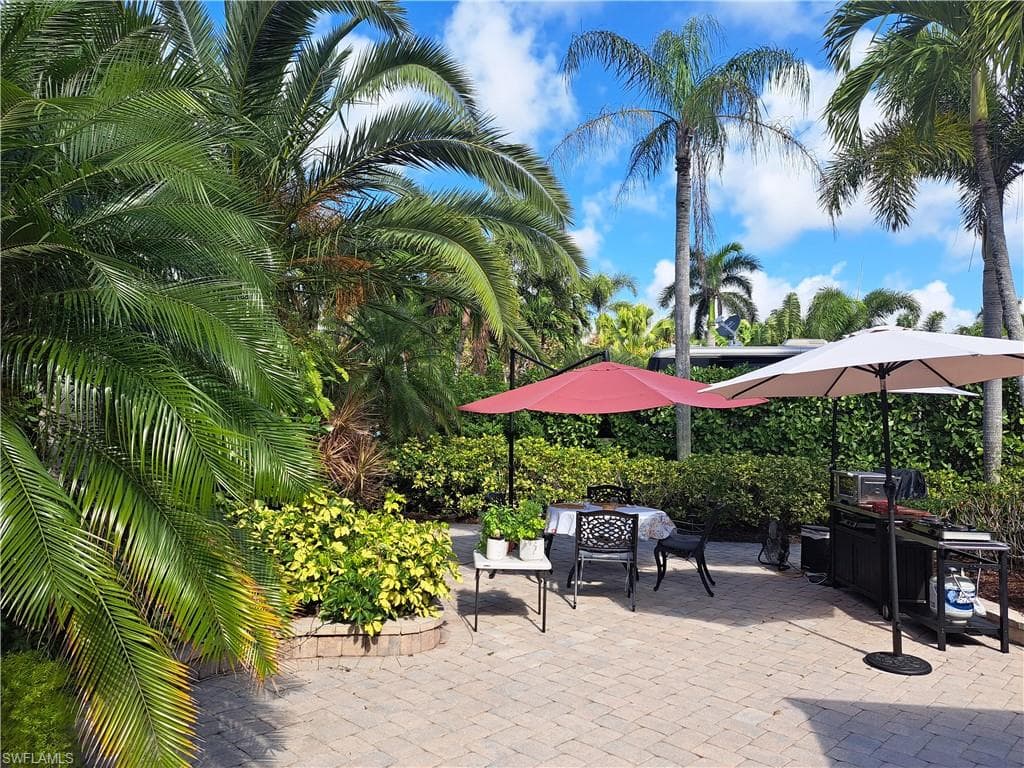 4928 Coach Ln, Naples, FL 34114-9