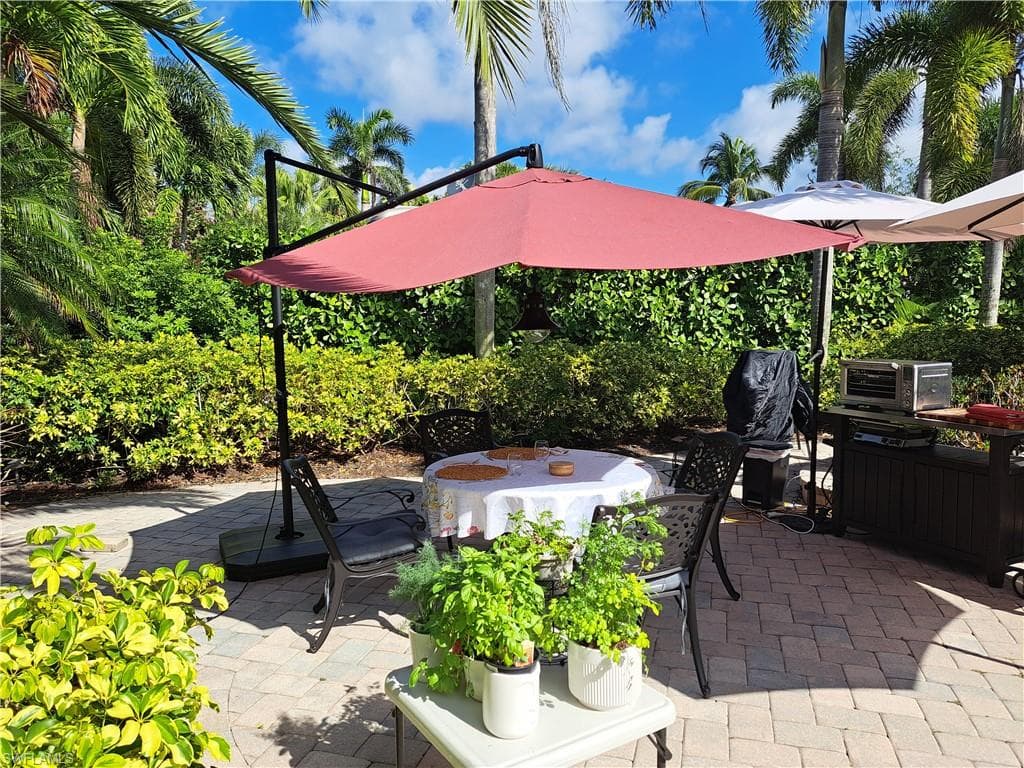 4928 Coach Ln, Naples, FL 34114-11