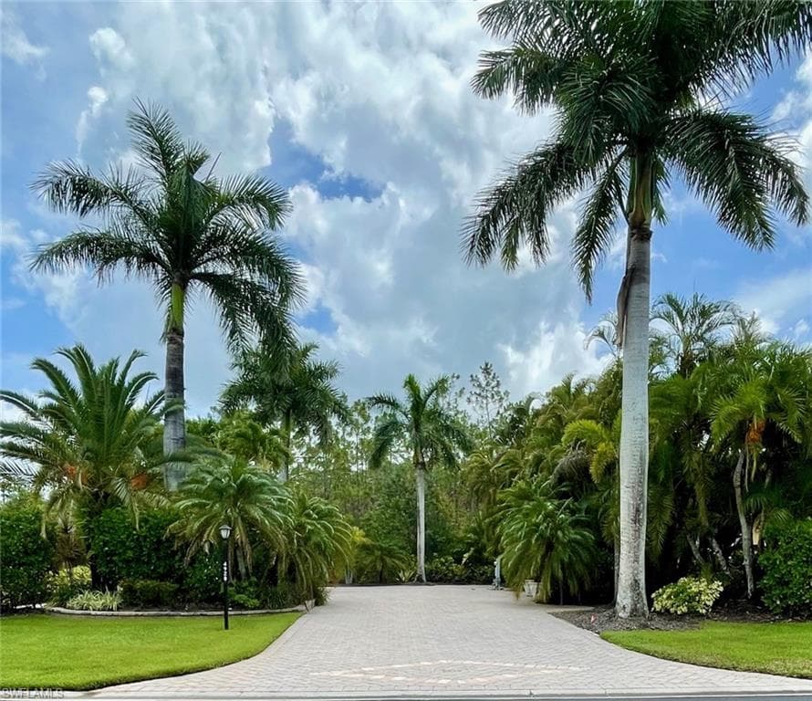 4928 Coach Ln, Naples, FL 34114-1