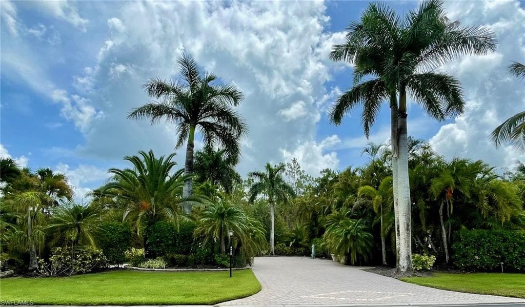 4928 Coach Ln, Naples, FL 34114-2