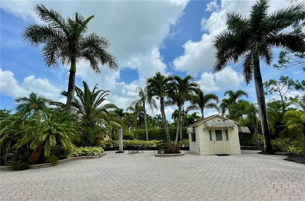 4928 Coach Ln, Naples, FL 34114-3