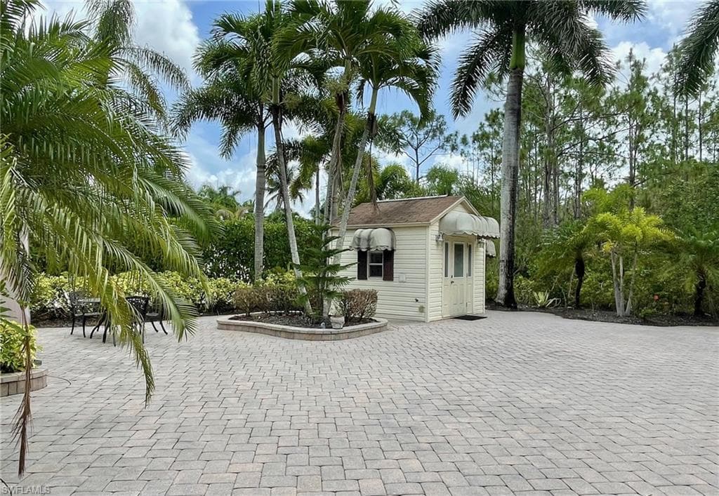 4928 Coach Ln, Naples, FL 34114-4